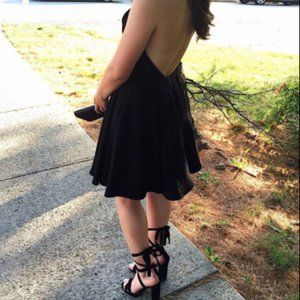 BLACK COCKTAIL DRESS. BACKLESS. SLIMMING.